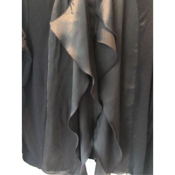 August Silk Women’s Black Elegant Ruffle Front Hidden Zip Up Blouse Size L NWT - Picture 4 of 8